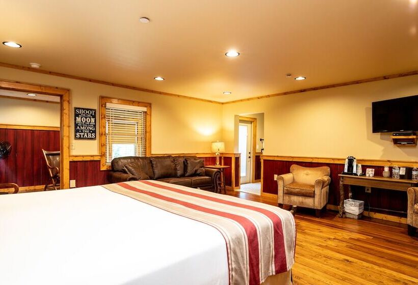 小室, Historic Tapoco Lodge