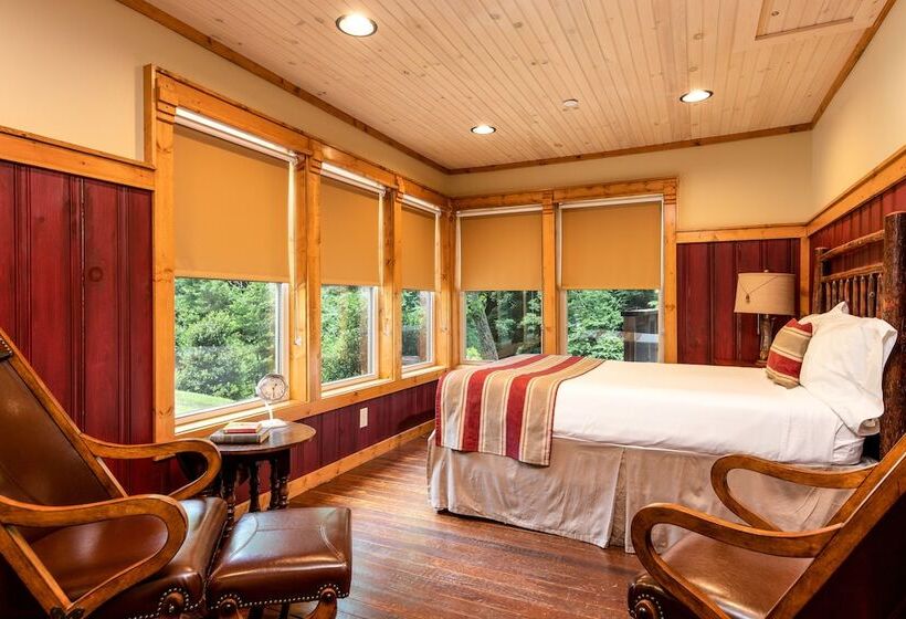 小室, Historic Tapoco Lodge