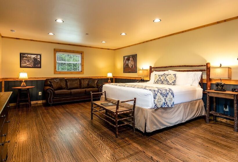 小室, Historic Tapoco Lodge