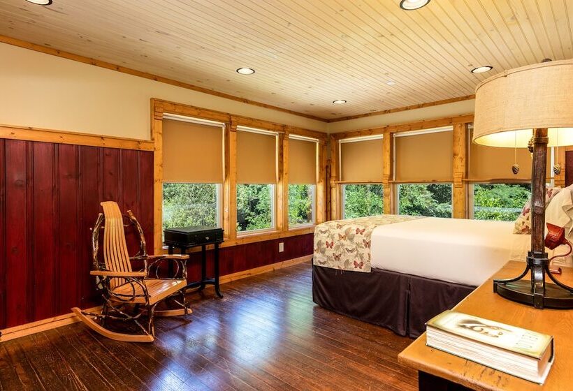 小室, Historic Tapoco Lodge