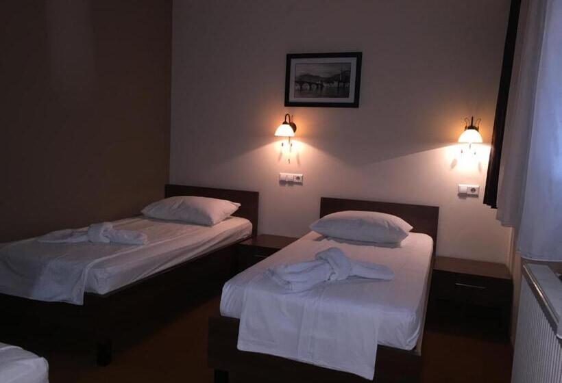 اتاق استاندارد سه نفره, Oaza