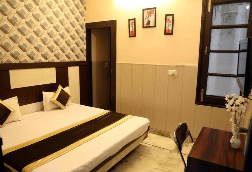 Номер Стандарт, Time Square Guest House