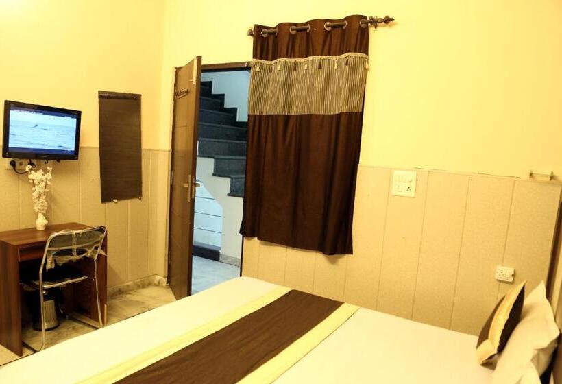 Номер Стандарт, Time Square Guest House