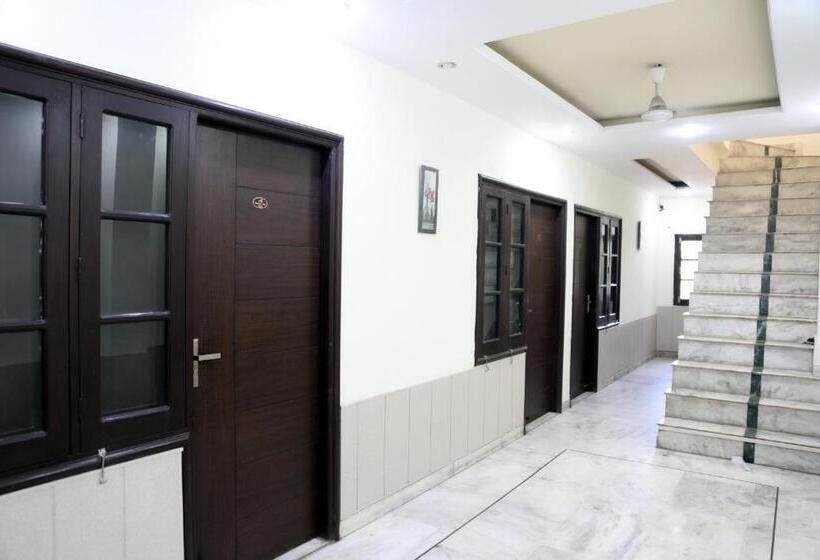 Номер Стандарт, Time Square Guest House