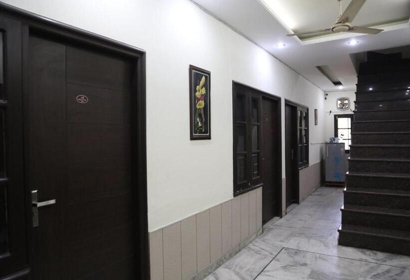 اتاق استاندارد, Time Square Guest House