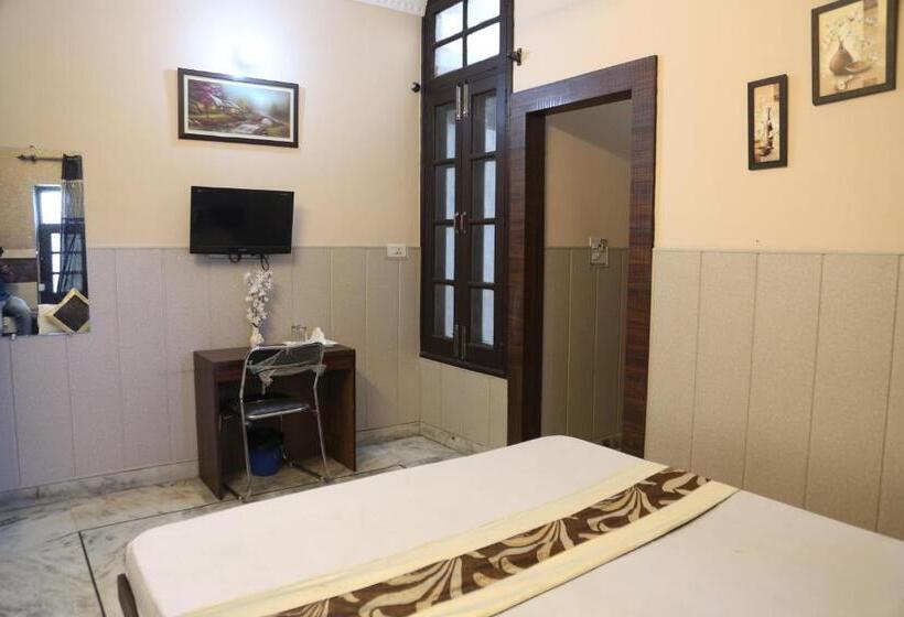 Номер Стандарт, Time Square Guest House
