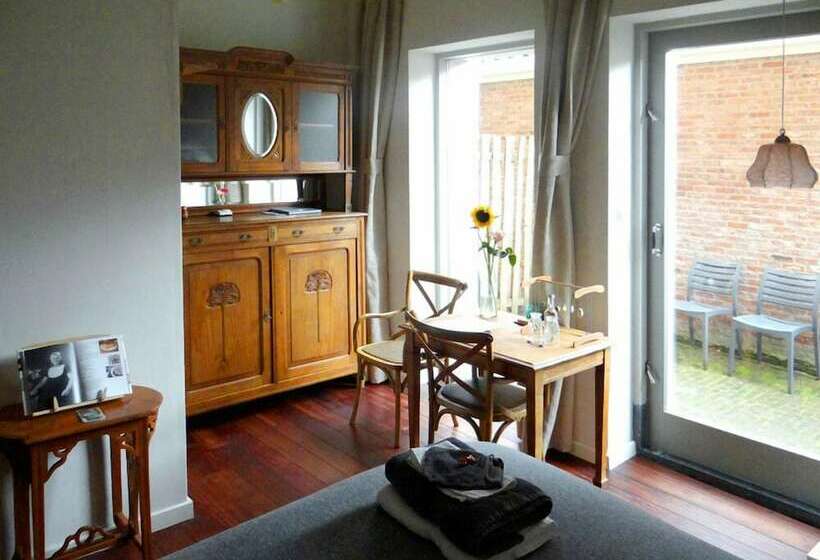 スタンダードルーム, Sintanna B&b Petit