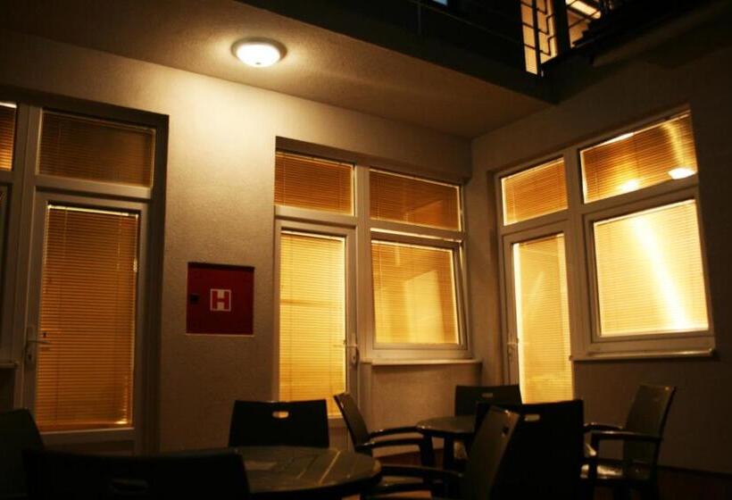 اتاق استاندارد سه نفره, Hostel Mak