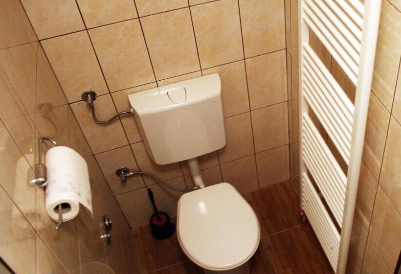 اتاق استاندارد چهار تخته, Hostel Mak