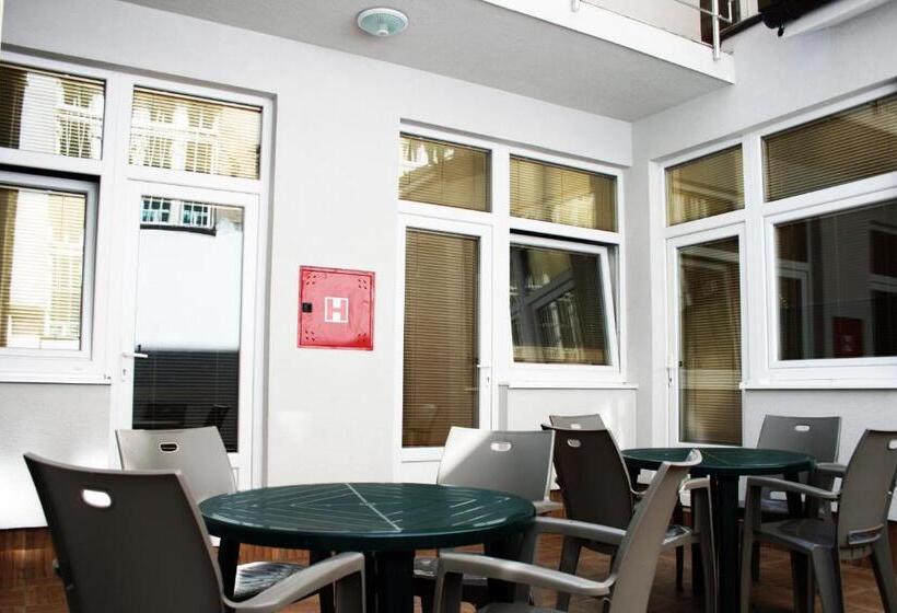 اتاق استاندارد چهار تخته, Hostel Mak