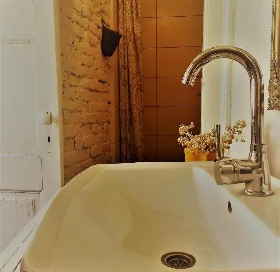 اتاق استاندارد با چشمانداز باغ, Hostel Musala