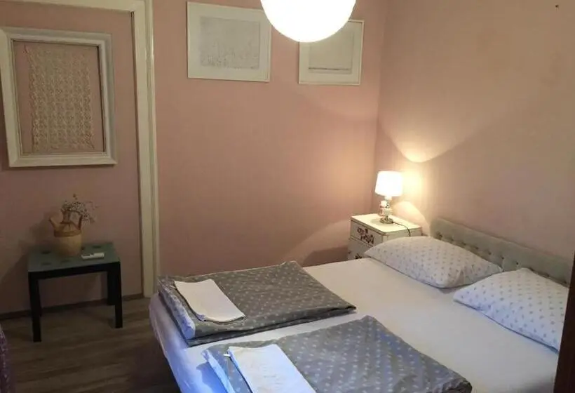 اتاق استاندارد با چشمانداز باغ, Hostel Musala