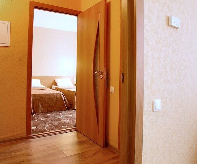 اتاق خانوادگی با چشم‌انداز دریا, Atlantida