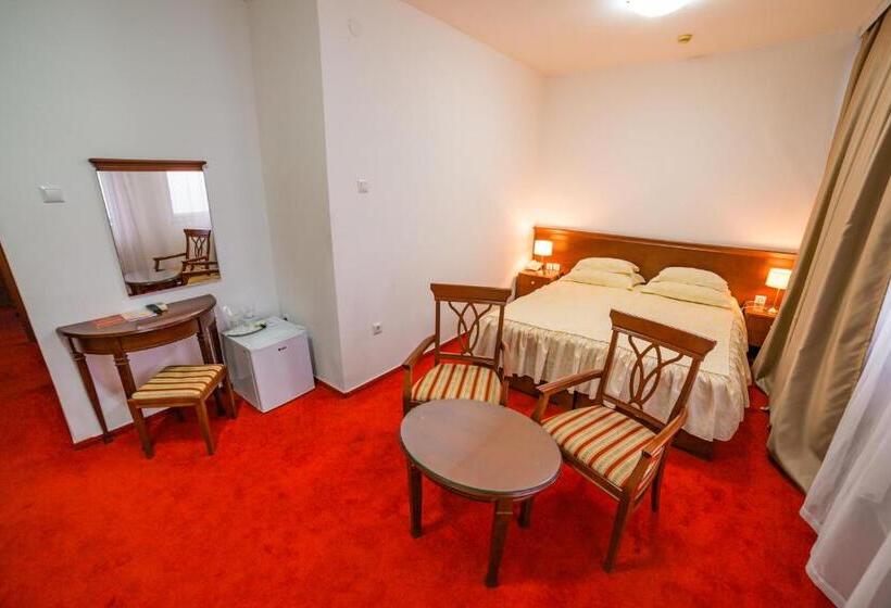 اتاق کلاسیک سه تخته, San Terme Laktaši