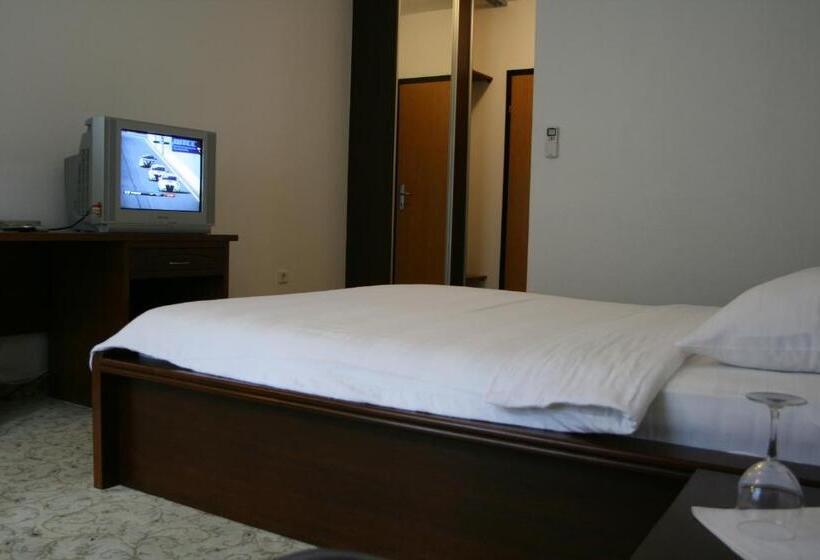 اتاق استاندارد یک نفره, Motel Maksumić