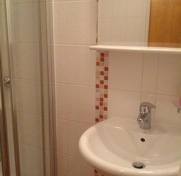 اتاق استاندارد سه نفره, Motel Maksumić