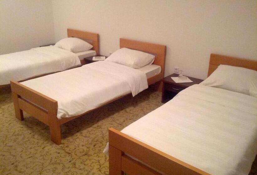 اتاق استاندارد سه نفره, Motel Maksumić