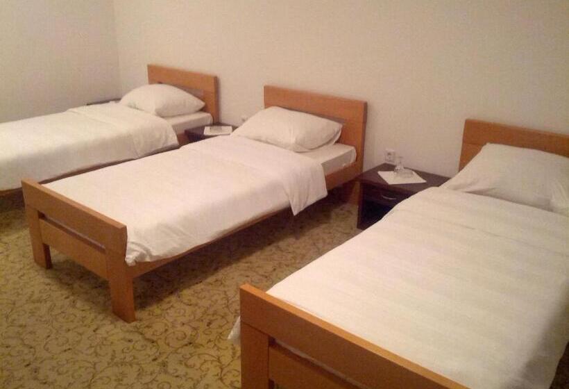 اتاق استاندارد سه نفره, Motel Maksumić