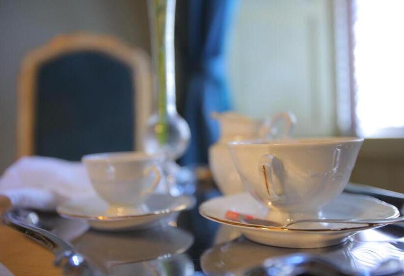 اتاق سه‌نفرۀ استاندارد با سرویس بهداشتی بیرون از اتاق, Antica Palermo B&b