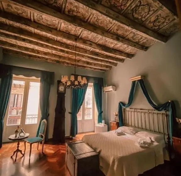 اتاق سه‌نفرۀ استاندارد با سرویس بهداشتی بیرون از اتاق, Antica Palermo B&b