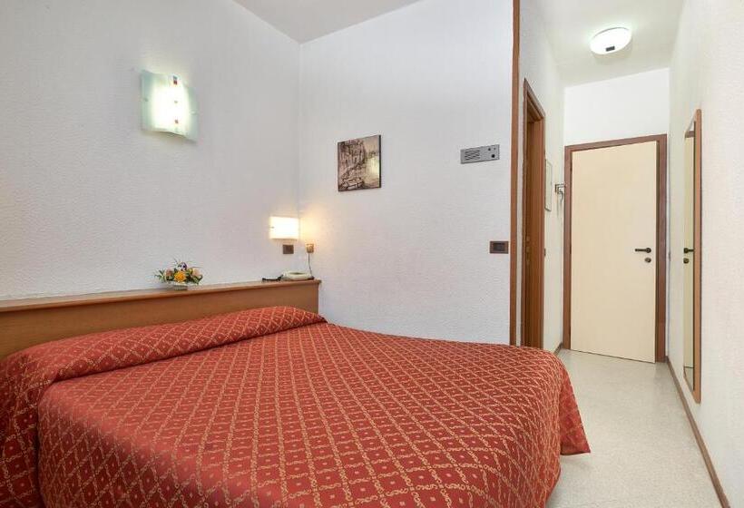 اتاق اکونومی, Careni Villa Italia