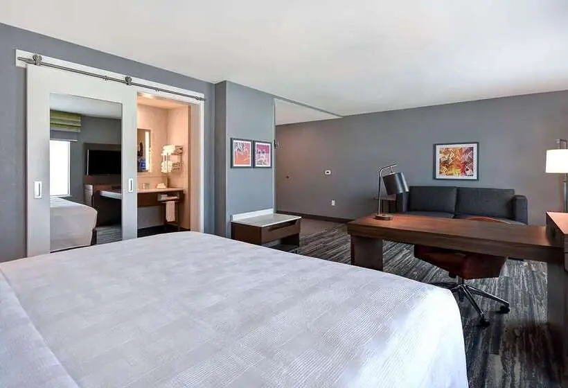 スタンダードスタジオ, Hampton Inn & Suites Menomonie Uw Stout
