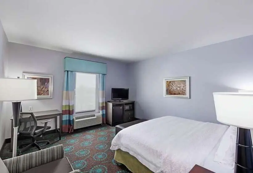 スタンダードスタジオ, Hampton Inn & Suites Menomonie Uw Stout