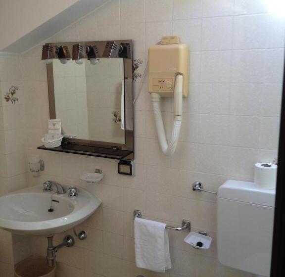 غرفة دور أخير, Merloni