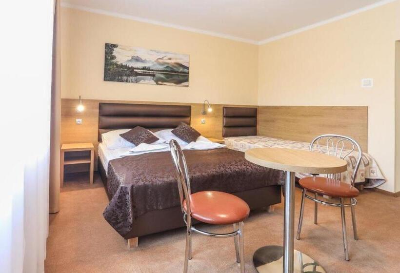 スタンダードトリプルルーム, Milena