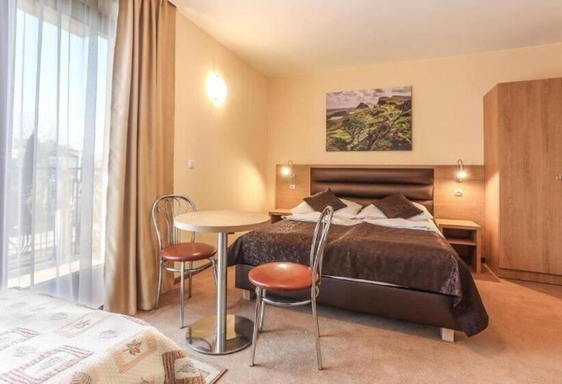 חדר סטנדרט לשלושה עם מרפסת, Milena