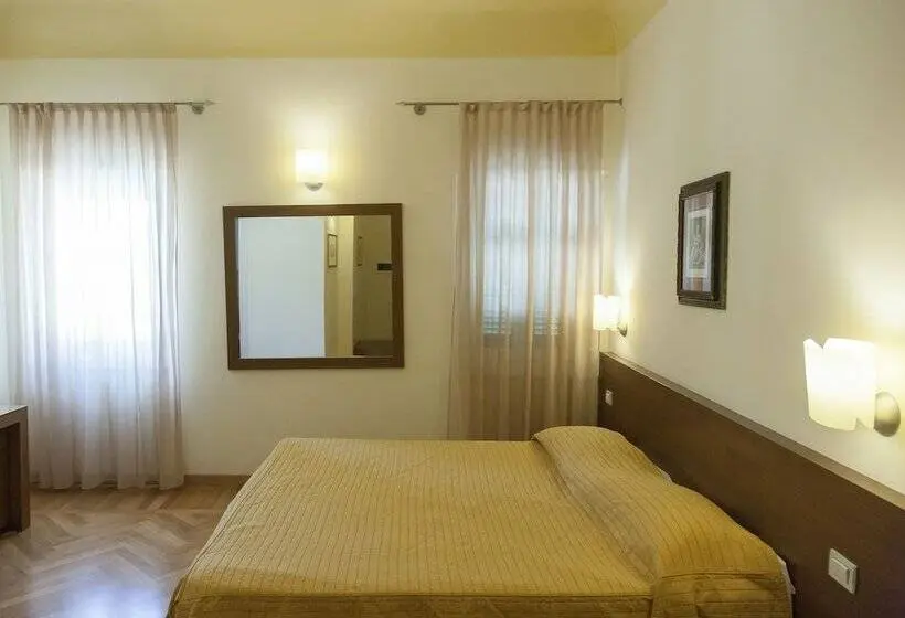 اتاق لوکس, Residenza Dei Capitani