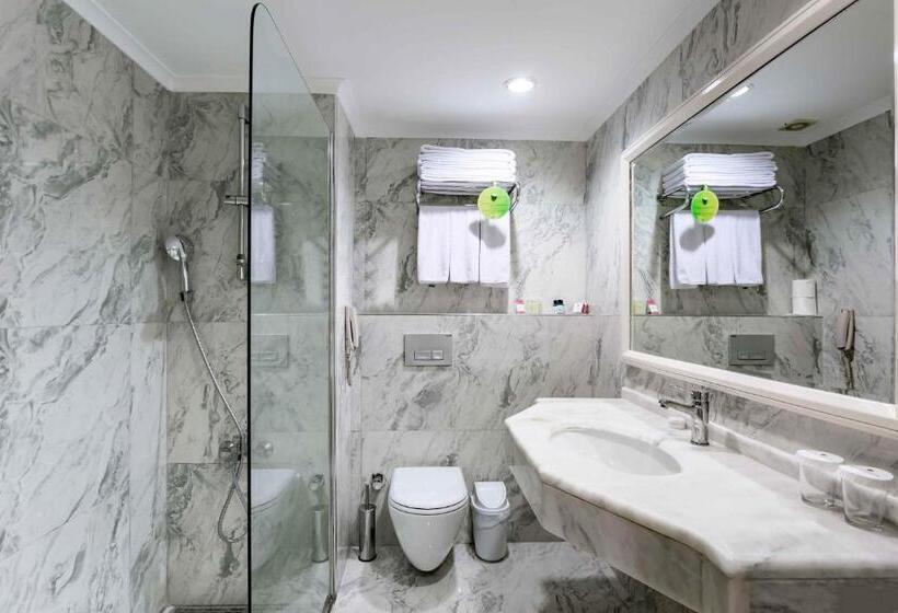 Номер Клуб, Euphoria Palm Beach Resort