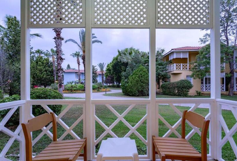 חדר קלאב, Euphoria Palm Beach Resort