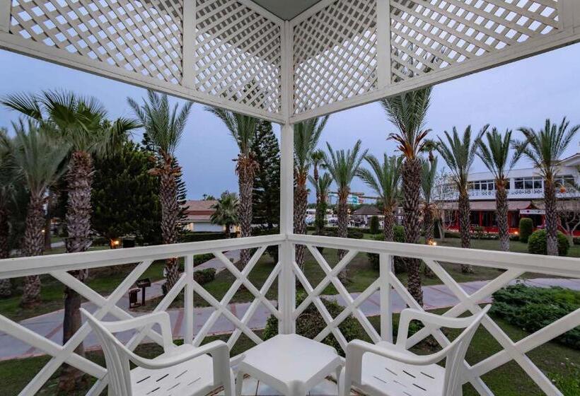 סוויטת קלאב, Euphoria Palm Beach Resort