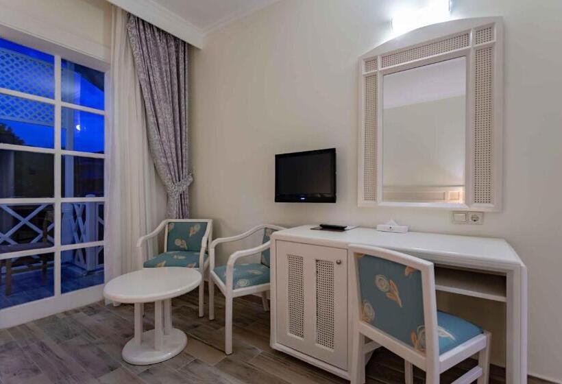 Люкс Клуб, Euphoria Palm Beach Resort