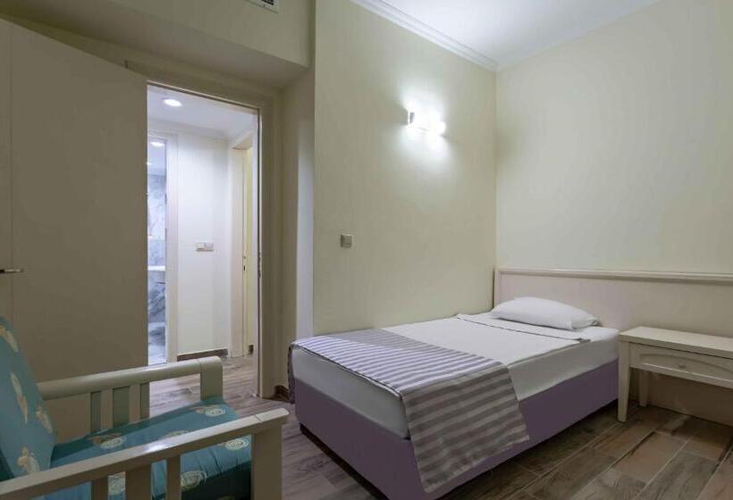 סוויטת קלאב, Euphoria Palm Beach Resort