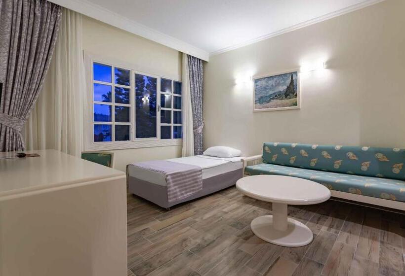 Люкс Клуб, Euphoria Palm Beach Resort