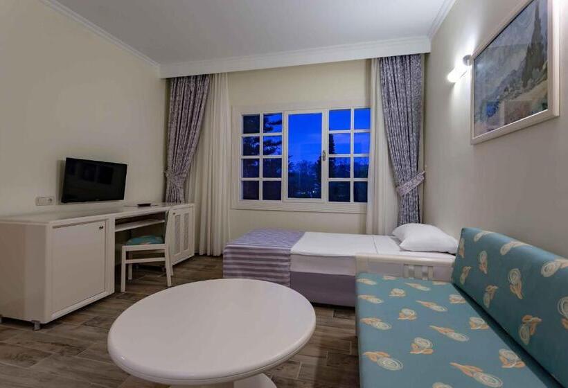 סוויטת קלאב, Euphoria Palm Beach Resort