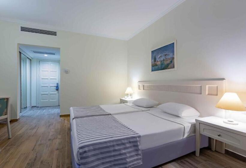 סוויטת קלאב, Euphoria Palm Beach Resort