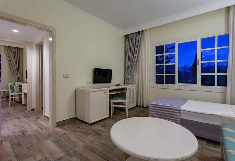 סוויטת קלאב, Euphoria Palm Beach Resort