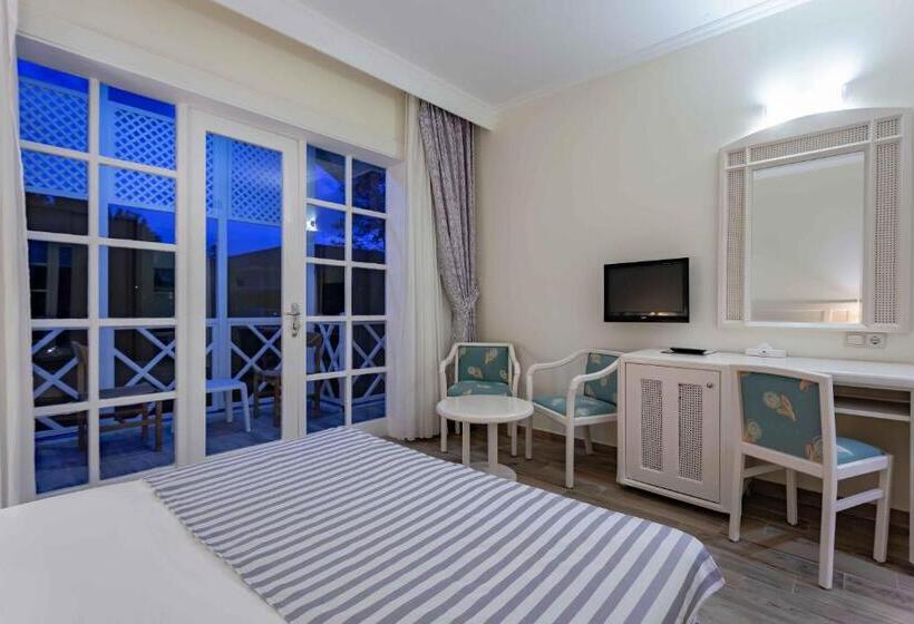 Люкс Клуб, Euphoria Palm Beach Resort