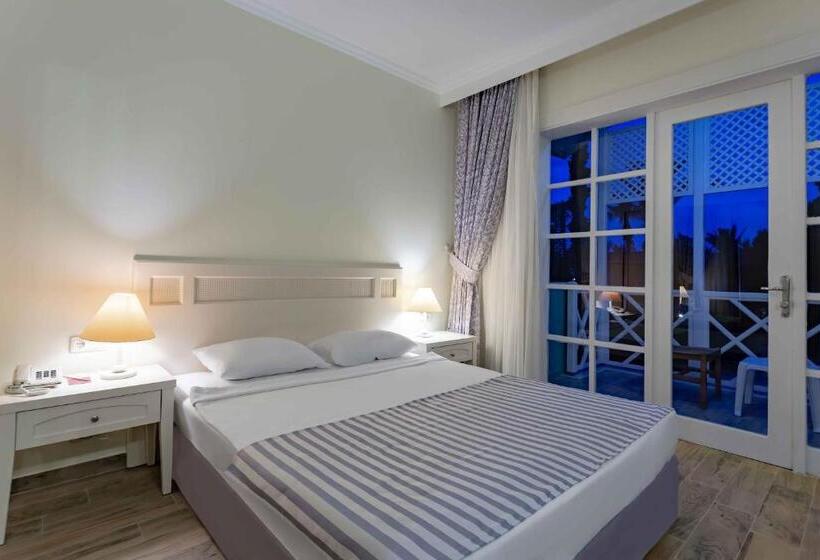 סוויטת קלאב, Euphoria Palm Beach Resort