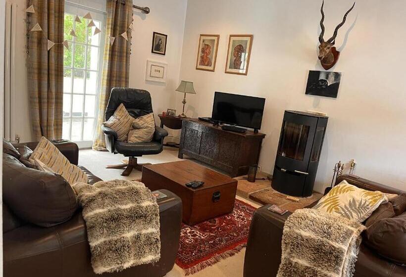 3ベッドルームハウス, Augill Castle