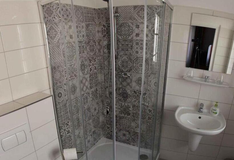 标准三人间, Penzion Bohemia