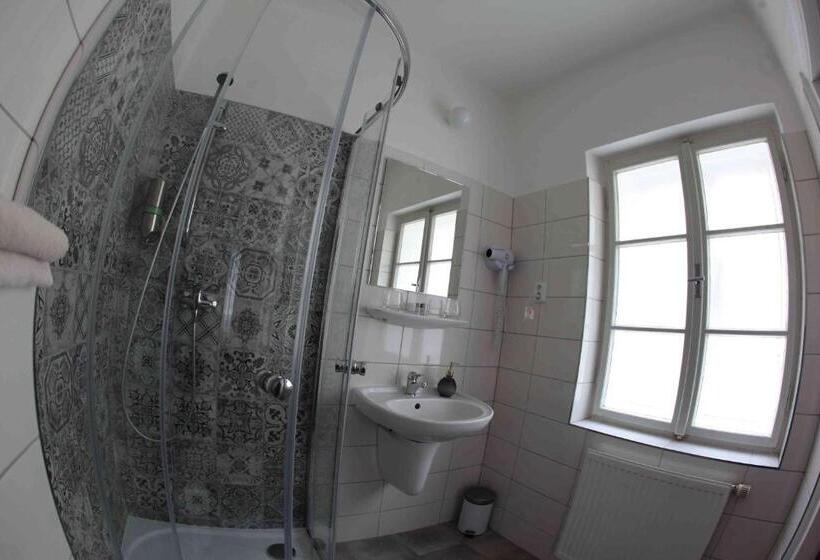 标准三人间, Penzion Bohemia