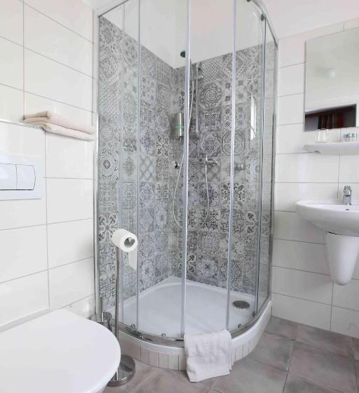 标准三人间, Penzion Bohemia