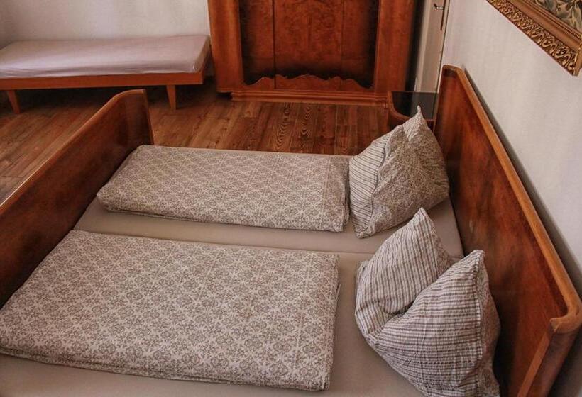 标准三人间, Penzion Bohemia