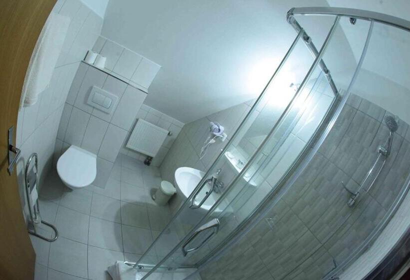 三人经典房间, Penzion Bohemia