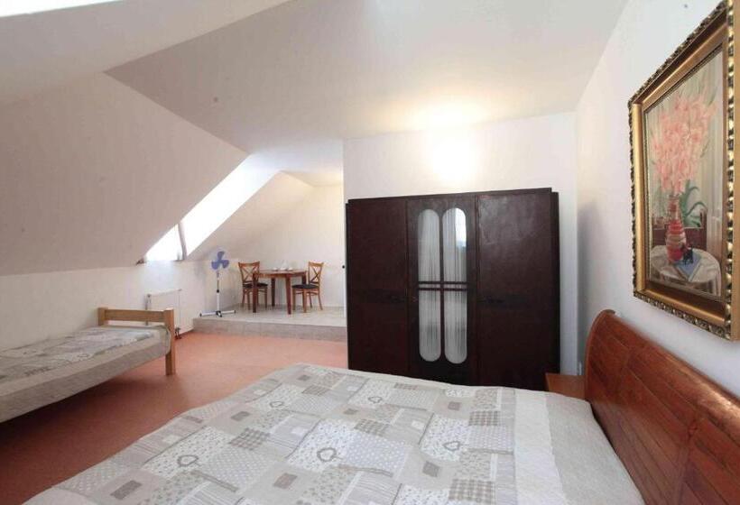 舒适三人间, Penzion Bohemia