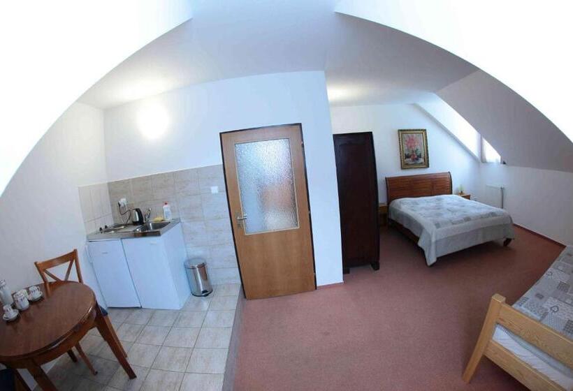 舒适三人间, Penzion Bohemia